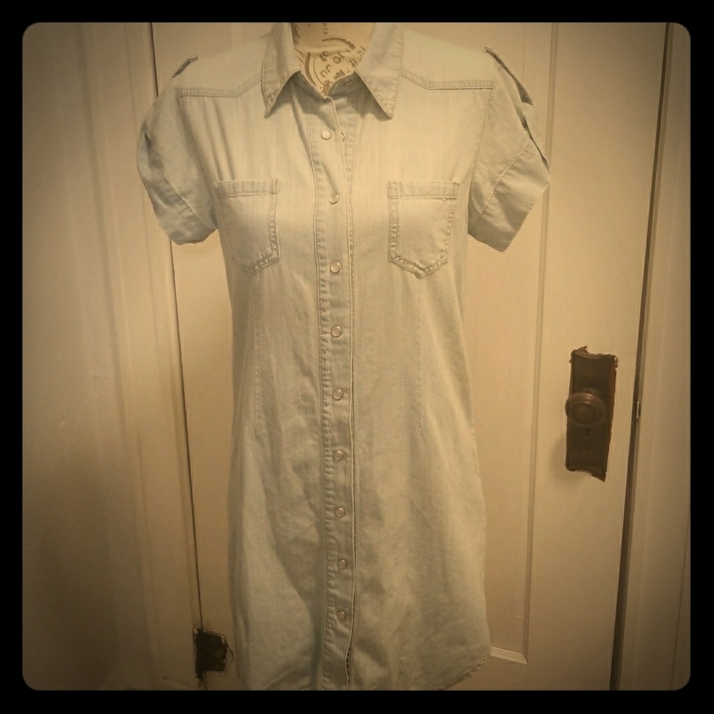 Denim Short Sleeve Button Up Forever 21 Dress Med